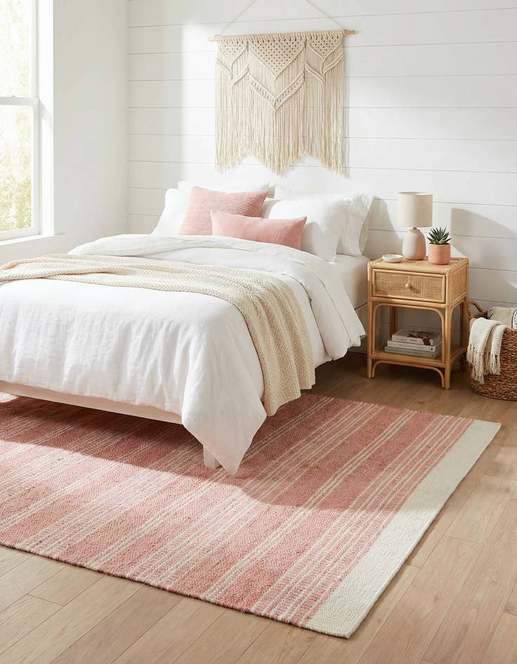 Detail image of  5' 1 x 8'  Hand Woven Lariat Rug