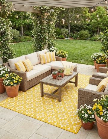 7' 10 x 10' Easy-Clean Lattice Indoor / Outdoor Rug