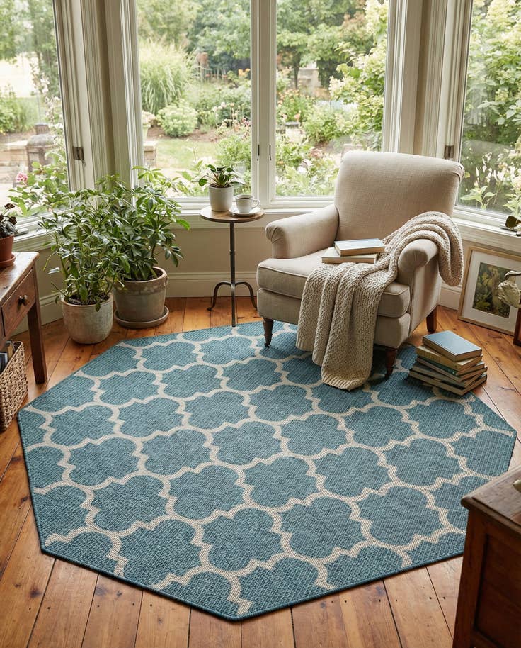Detail image of 7' 10 x 7' 10 Easy-Clean Lattice Indoor / Outdoor Octagon Rug