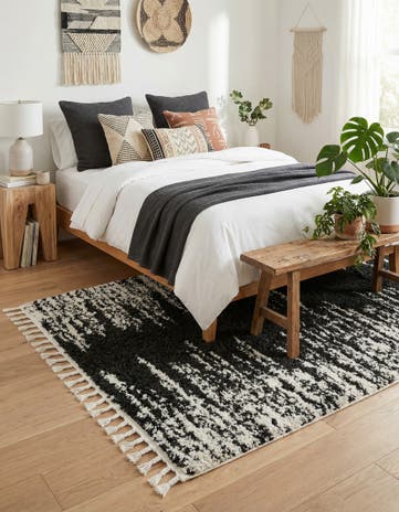 Black and White Serenity Shag Rug