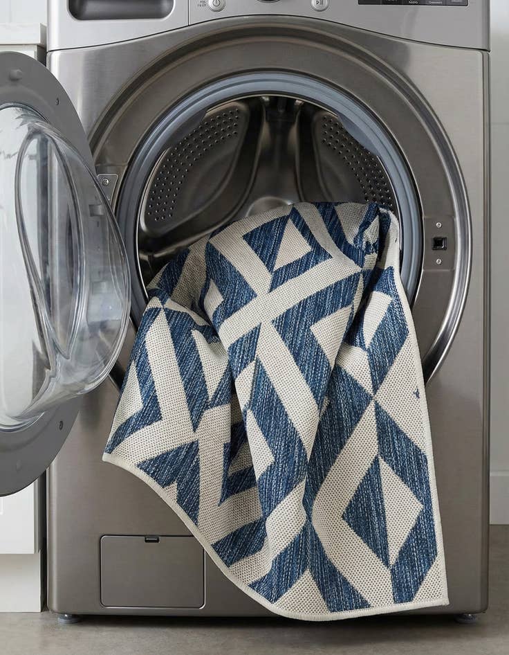 Detail image of 2' x 3'  Washable Jill Zarin Napa Indoor / Outdoor Rug