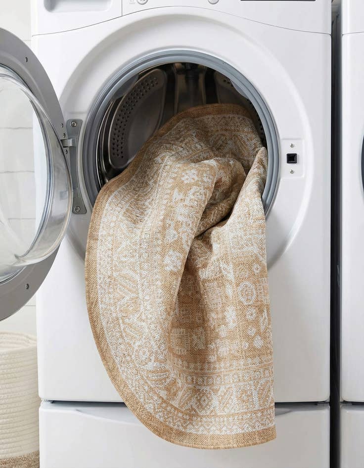 Detail image of 5' 3 x 8'  Washable Aztec Indoor / Outdoor Oval Rug