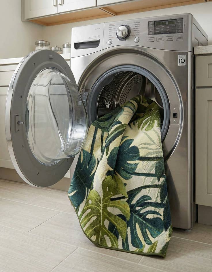 Detail image of 7' x 7'  Washable Botanical Indoor / Outdoor Octagon Rug