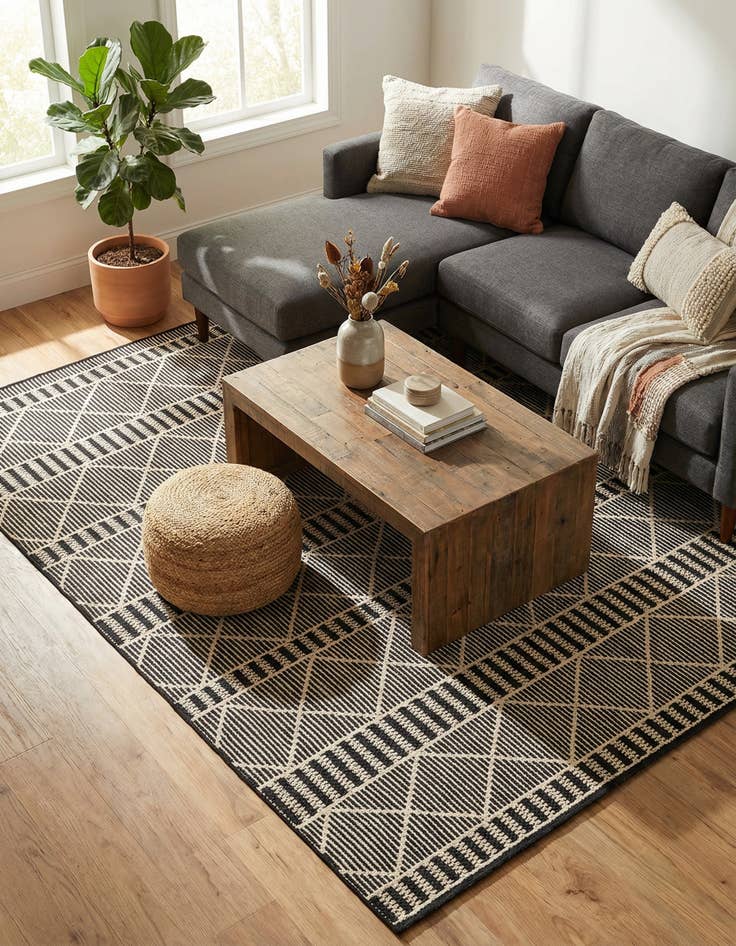 Detail image of 7' x 10'  Washable Trellis Indoor / Outdoor Rug