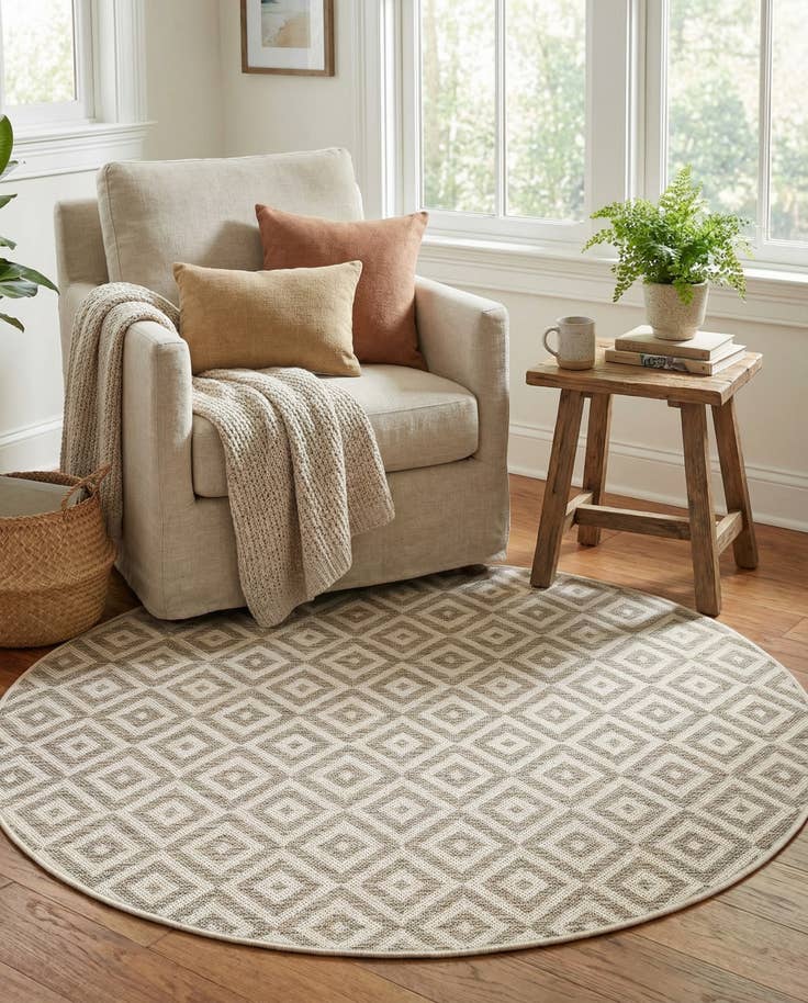 Detail image of 4' x 4' Easy-Clean Jill Zarin Costa Rica Indoor / Outdoor Round Rug