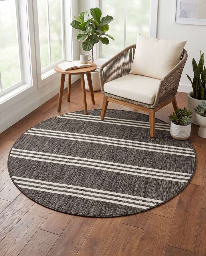 5' 3 x 5' 3 Easy-Clean Jill Zarin Anguilla Indoor / Outdoor Round Rug