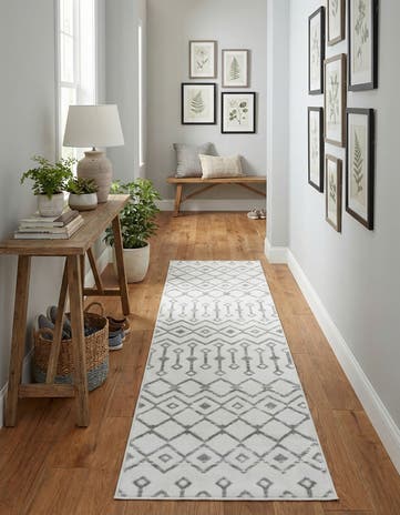 2' 6 x 8' 2 Kasbah Trellis Runner Rug