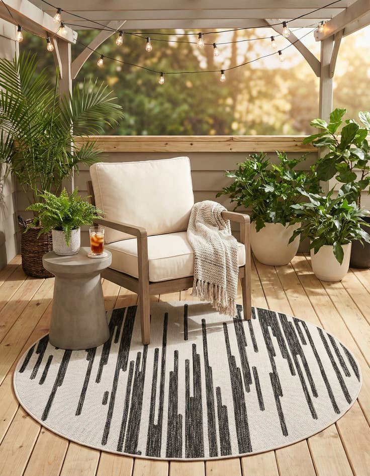 Detail image of 4' x 4'  Washable Modern Indoor / Outdoor Round Rug