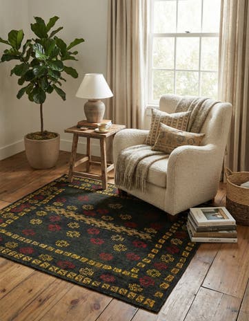3' 6 x 3' 7 Hand Knotted Sumak Wool Square Rug