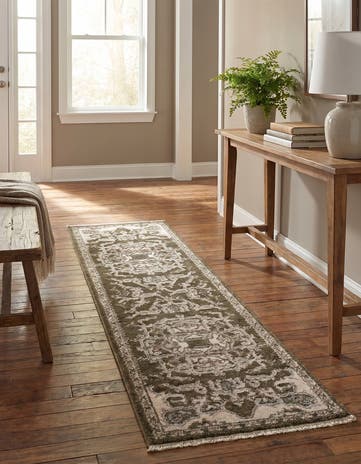 Green Grand Tradition Runner Rug