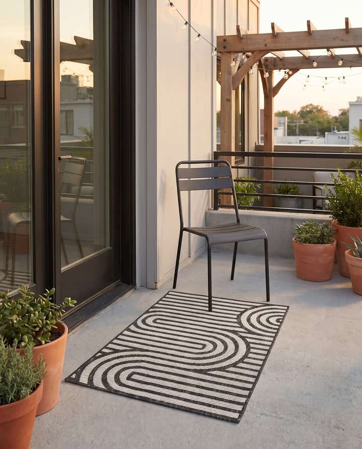 2' x 3' Easy-Clean Modern Indoor / Outdoor Rug