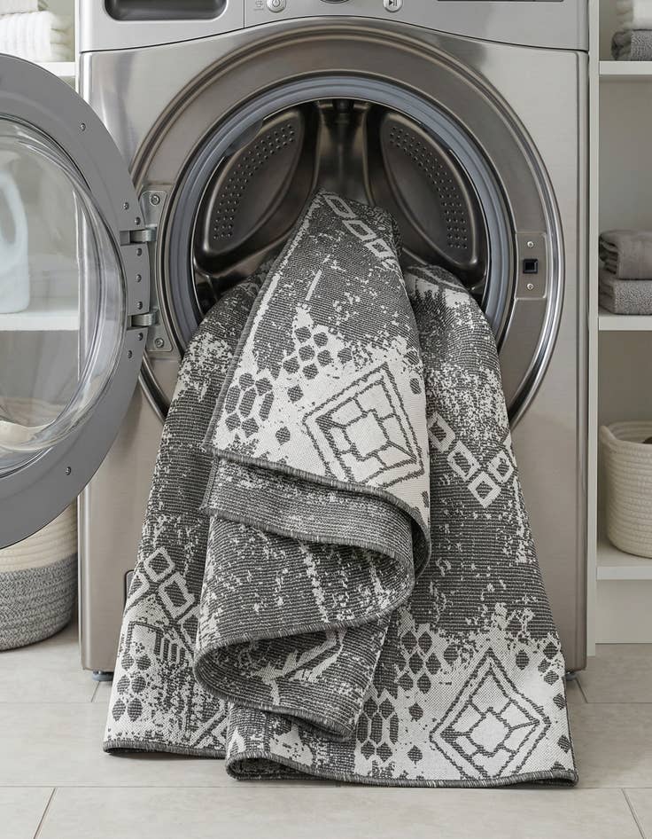 Detail image of 7' x 10'  Washable Bohemian Indoor / Outdoor Rug