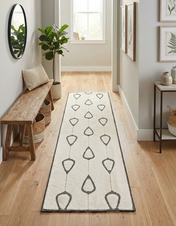 2' 7 x 10' Prismatic Runner Rug