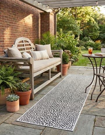 2' 7 x 10' Easy-Clean Jill Zarin Cape Town Indoor / Outdoor Runner Rug