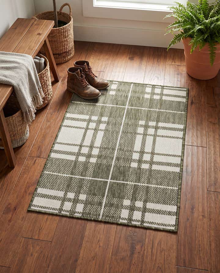 2' x 3' Easy-Clean Checkered Indoor / Outdoor Rug