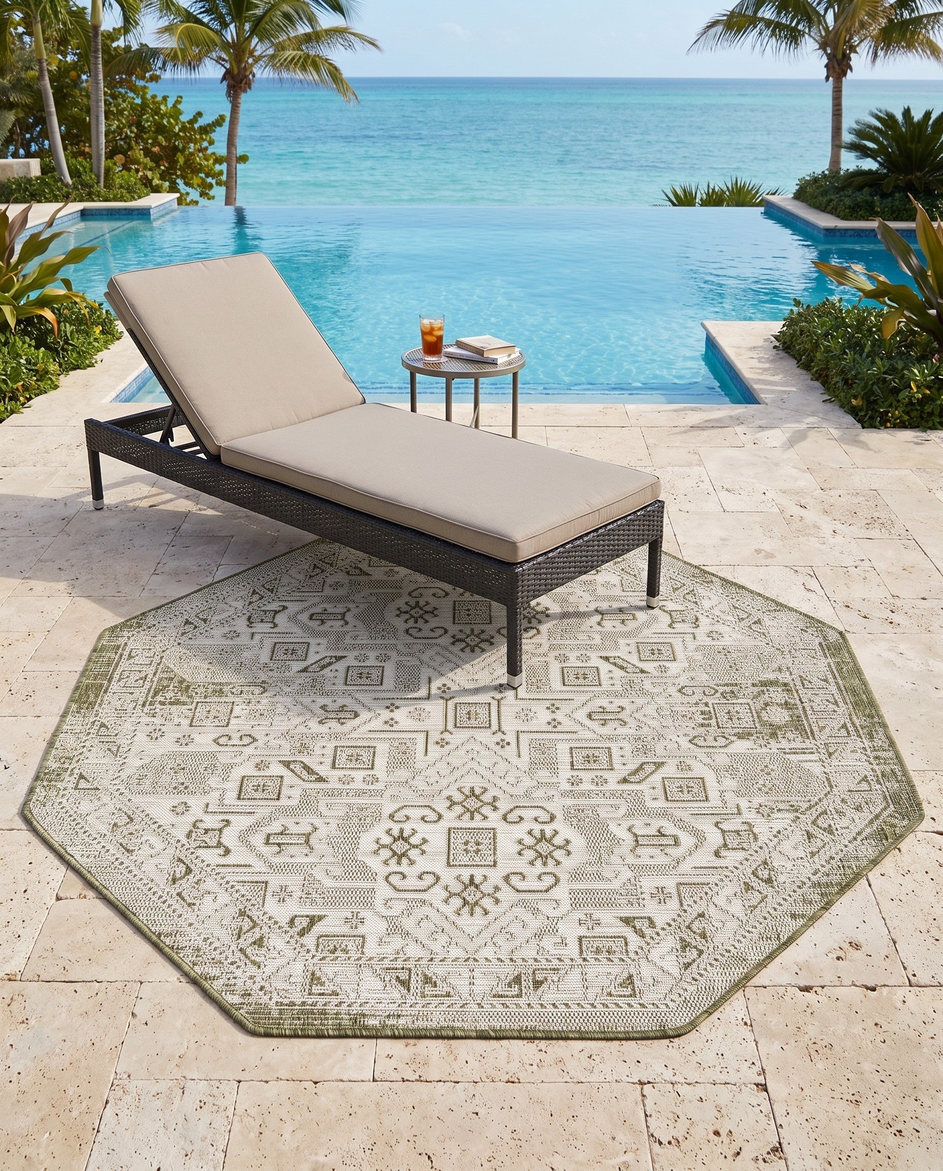 5' 3 x 5' 3 Easy-Clean Aztec Indoor / Outdoor Octagon Rug