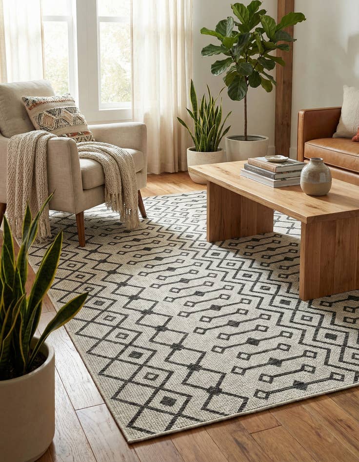 Detail image of 7' 10 x 7' 10  Washable Trellis Indoor / Outdoor Square Rug