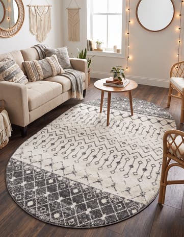 5' 3 x 8' Moroccan Trellis Oval Rug