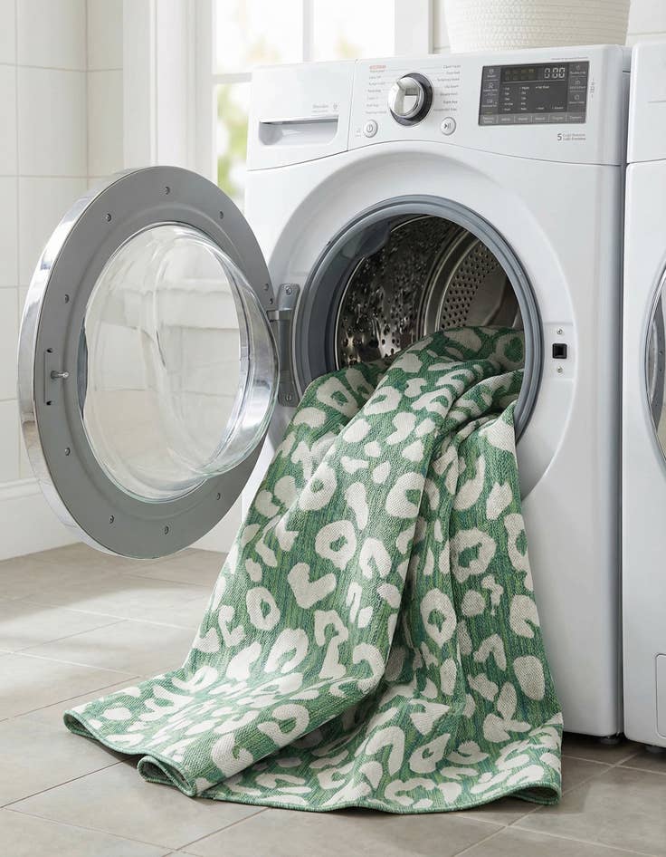 Detail image of  7' x 10'  Washable Safari Indoor / Outdoor Rug