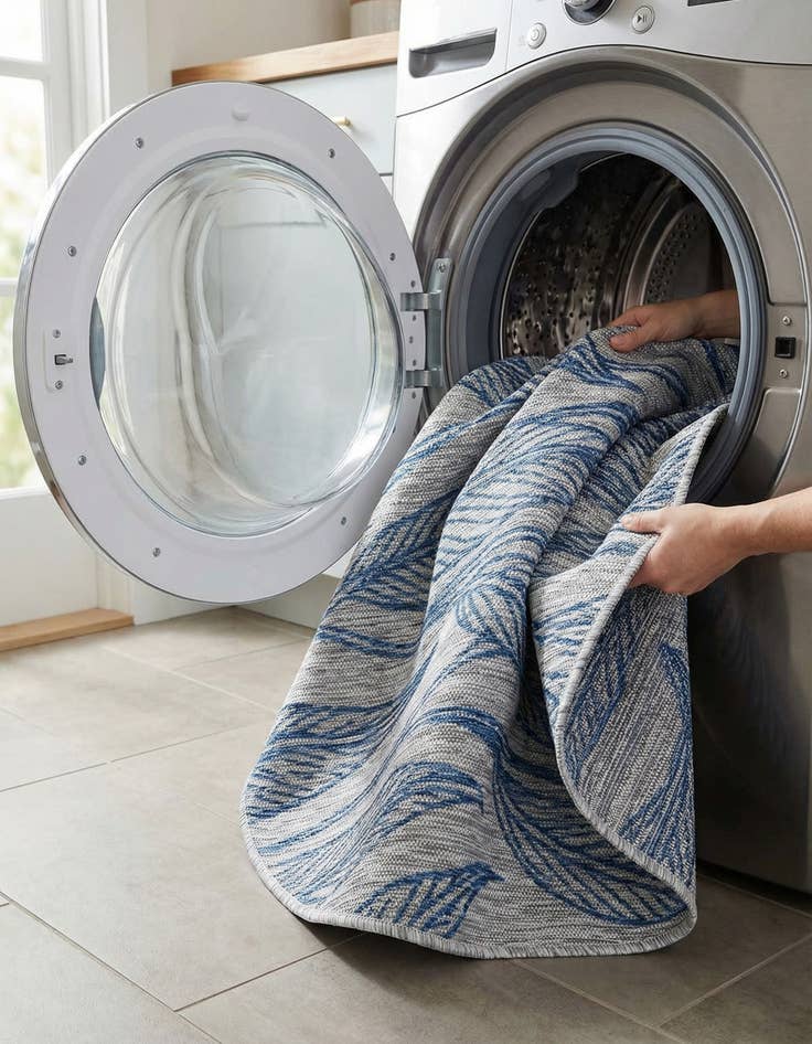 Detail image of 4' x 4'  Washable Botanical Indoor / Outdoor Round Rug