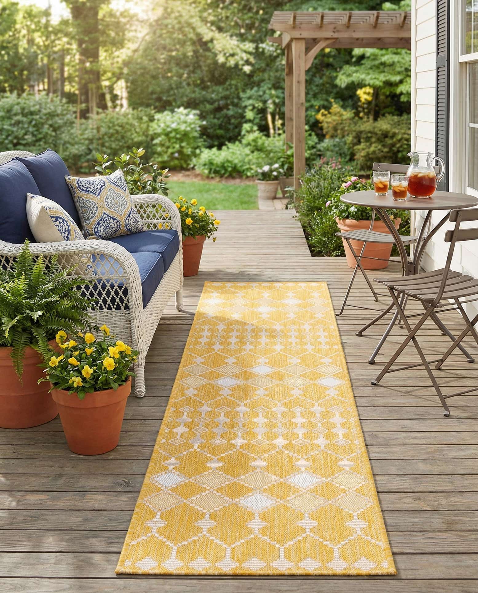 2' x 8' Easy-Clean Trellis Indoor / Outdoor Runner Rug