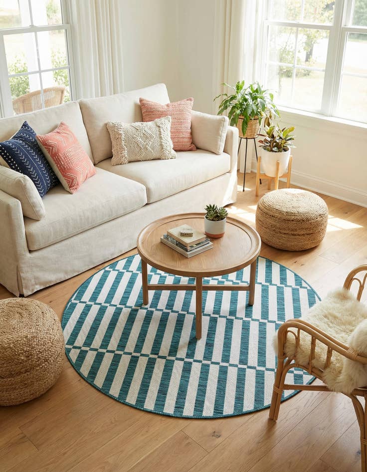 Detail image of 4' x 4'  Washable Striped Indoor / Outdoor Round Rug