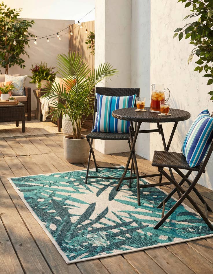 Detail image of 2' x 3'  Washable Botanical Indoor / Outdoor Rug