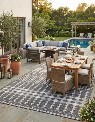 10' x 14' Easy-Clean Lattice Indoor / Outdoor Rug