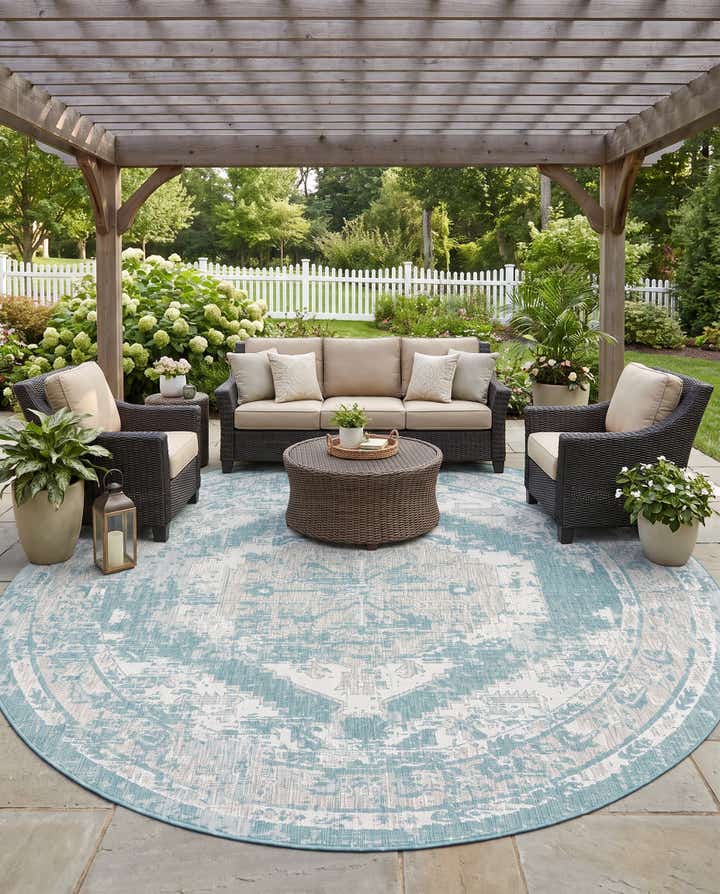 13' x 13' Easy-Clean Traditional Indoor / Outdoor Round Rug