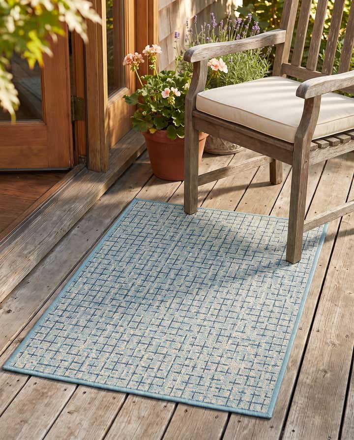 2' x 3' Easy-Clean Checkered Indoor / Outdoor Rug