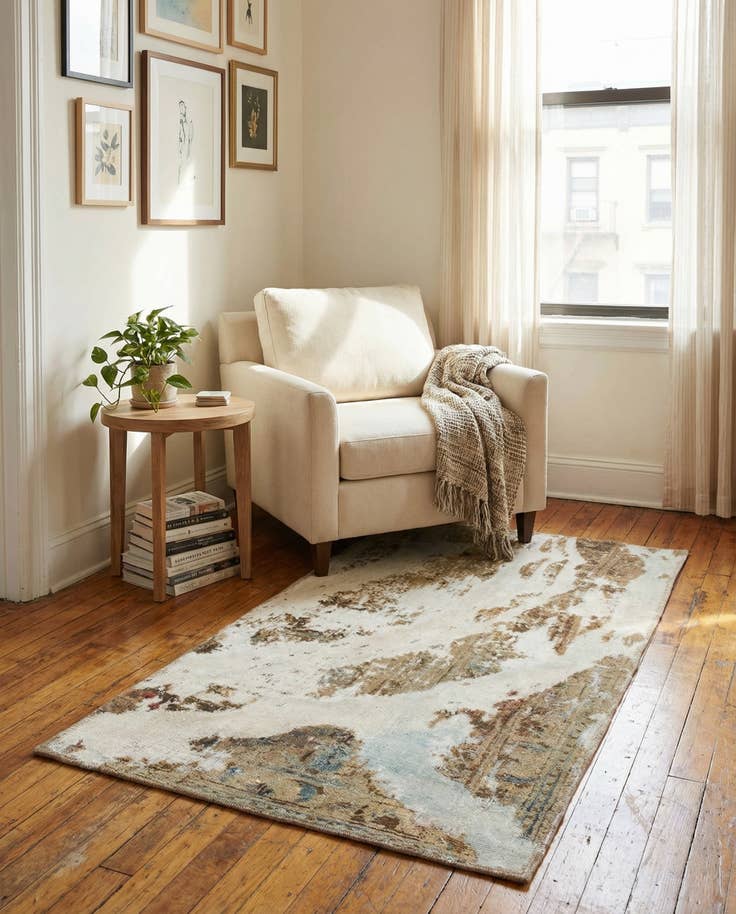 Detail image of 2' 8 x 5' 3 Hand Knotted Ultra Vintage Persian Wool Rug