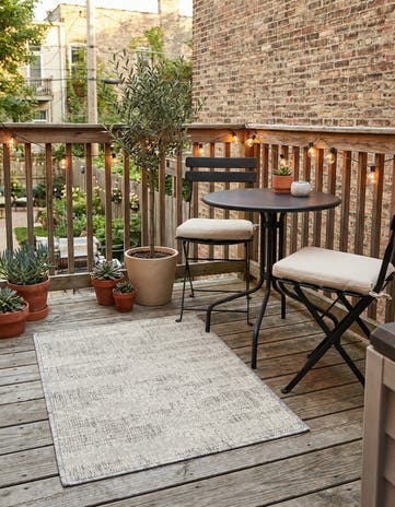 2' x 3' Easy-Clean Modern Indoor / Outdoor Rug