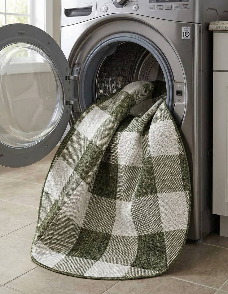 Detail image of 3' x 3'  Washable Checkered Indoor / Outdoor Round Rug