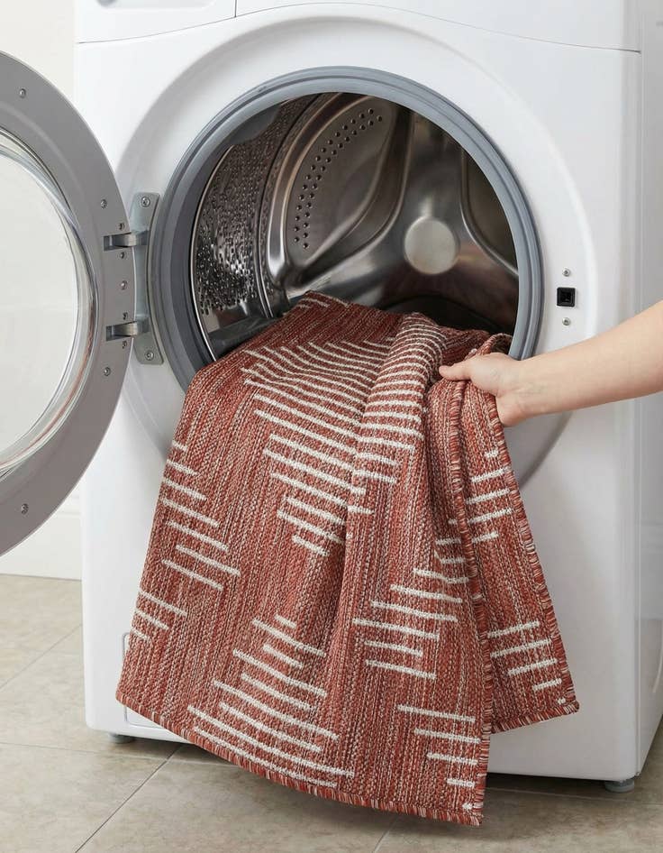 Detail image of  2' x 3'  Washable Modern Indoor / Outdoor Rug