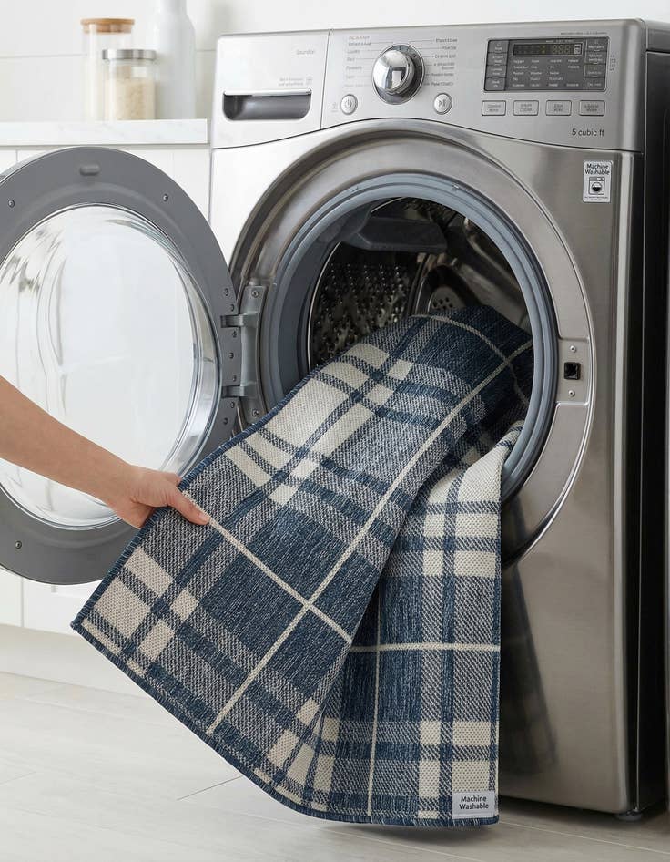 Detail image of  4' x 6'  Washable Checkered Indoor / Outdoor Rug