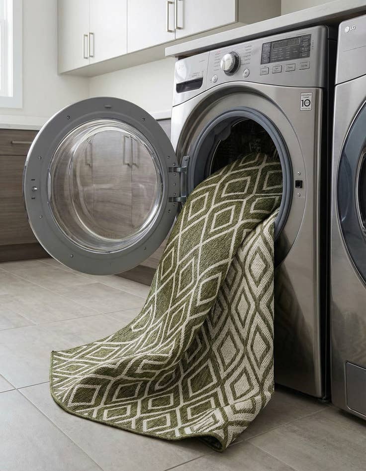 Detail image of 7' 10 x 10'  Washable Jill Zarin Turks and Caicos Indoor / Outdoor Oval Rug