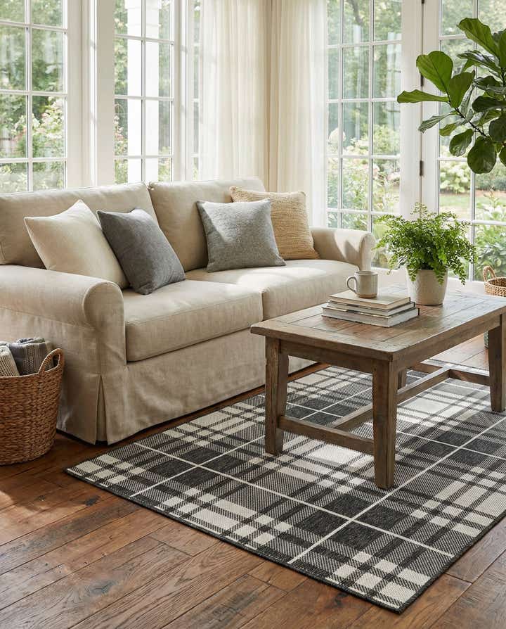 4' x 6' Easy-Clean Checkered Indoor / Outdoor Rug
