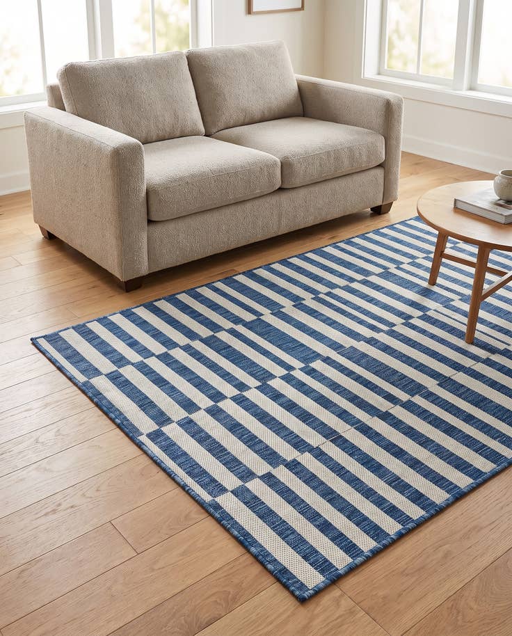 Detail image of 4' x 6' Easy-Clean Ribbon Indoor / Outdoor Rug