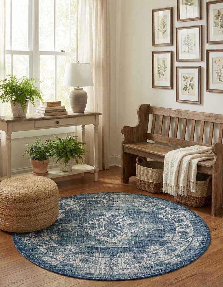 Detail image of 3' x 3'  Washable Traditional Indoor / Outdoor Round Rug