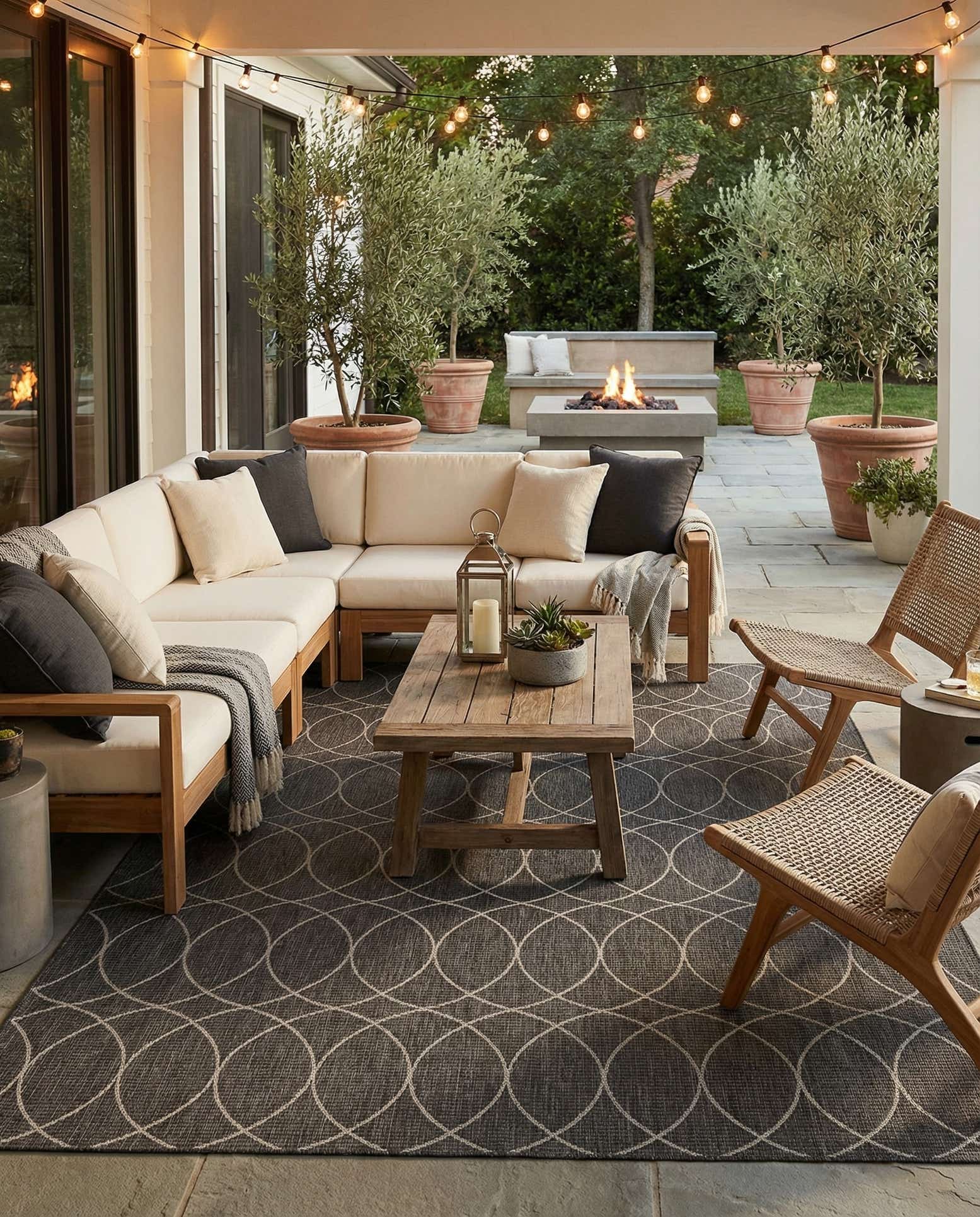 10' x 14' Easy-Clean Trellis Indoor / Outdoor Rug