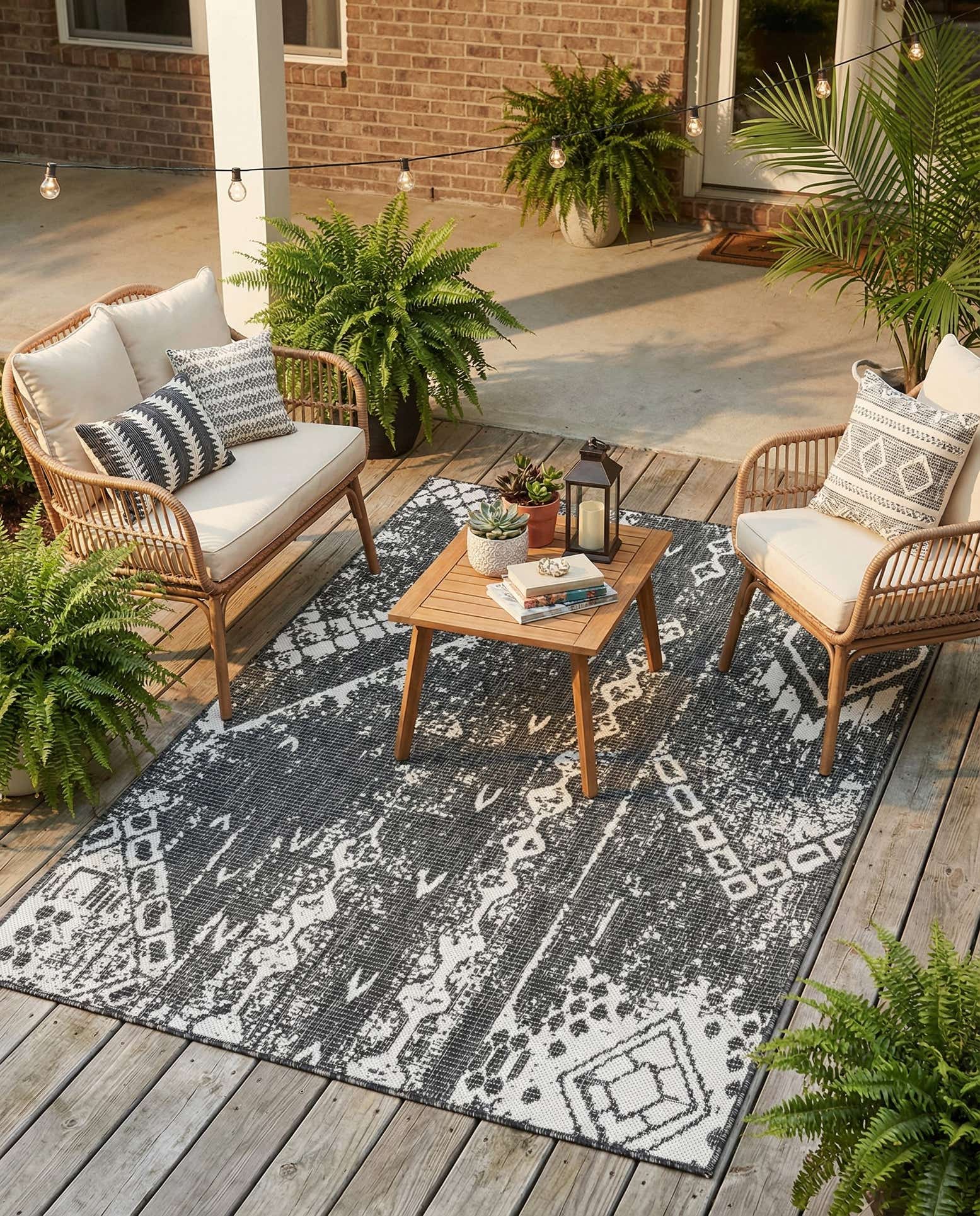 4' x 6' Easy-Clean Bohemian Indoor / Outdoor Rug