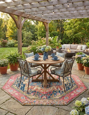 7' x 7' Easy-Clean Traditional Indoor / Outdoor Octagon Rug