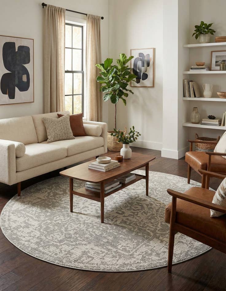 Detail image of 7' 10 x 7' 10  Washable Traditional Indoor / Outdoor Round Rug