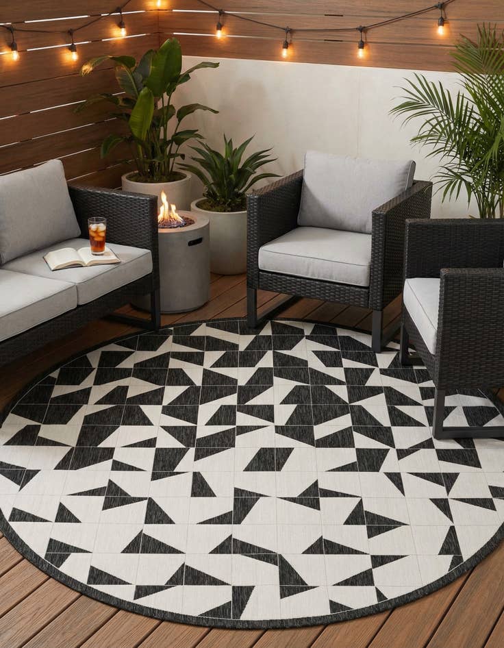 Detail image of 12' x 12'  Washable Modern Indoor / Outdoor Round Rug