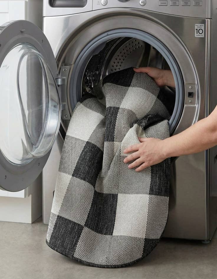 Detail image of  3' x 3'  Washable Checkered Indoor / Outdoor Round Rug