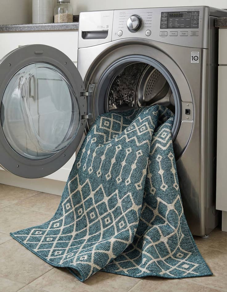 Detail image of 6' x 9'  Washable Trellis Indoor / Outdoor Rug