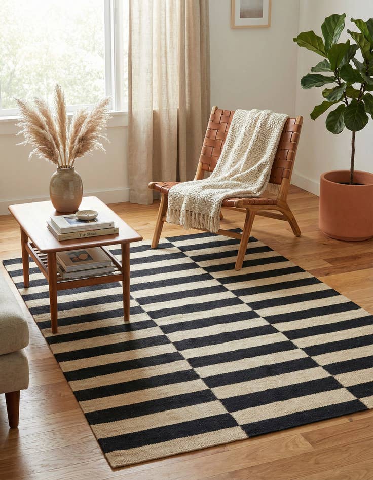 Detail image of 4' 3 x 5' 10  Hand Woven Kilim Modern Wool Rug