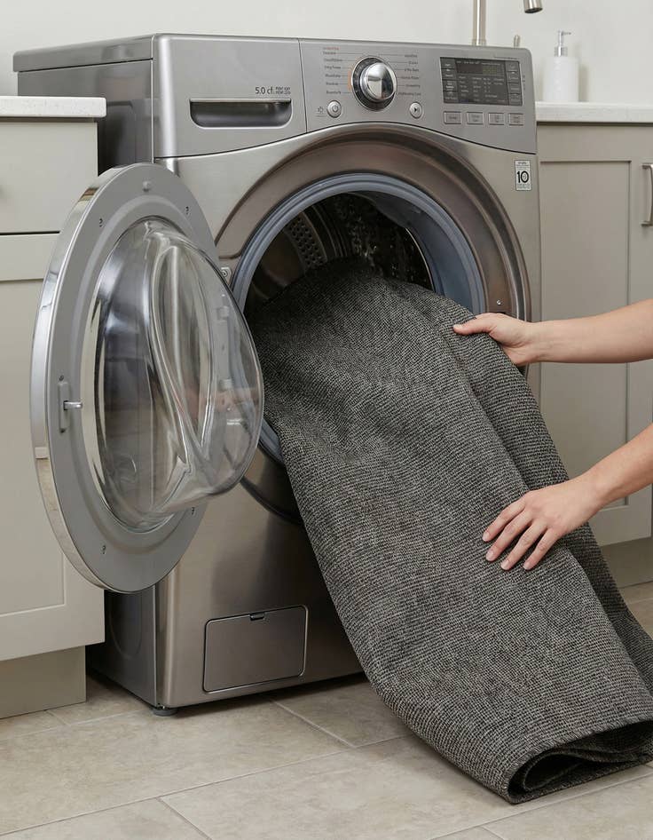 Detail image of 7' x 10'  Washable Solid Indoor / Outdoor Rug