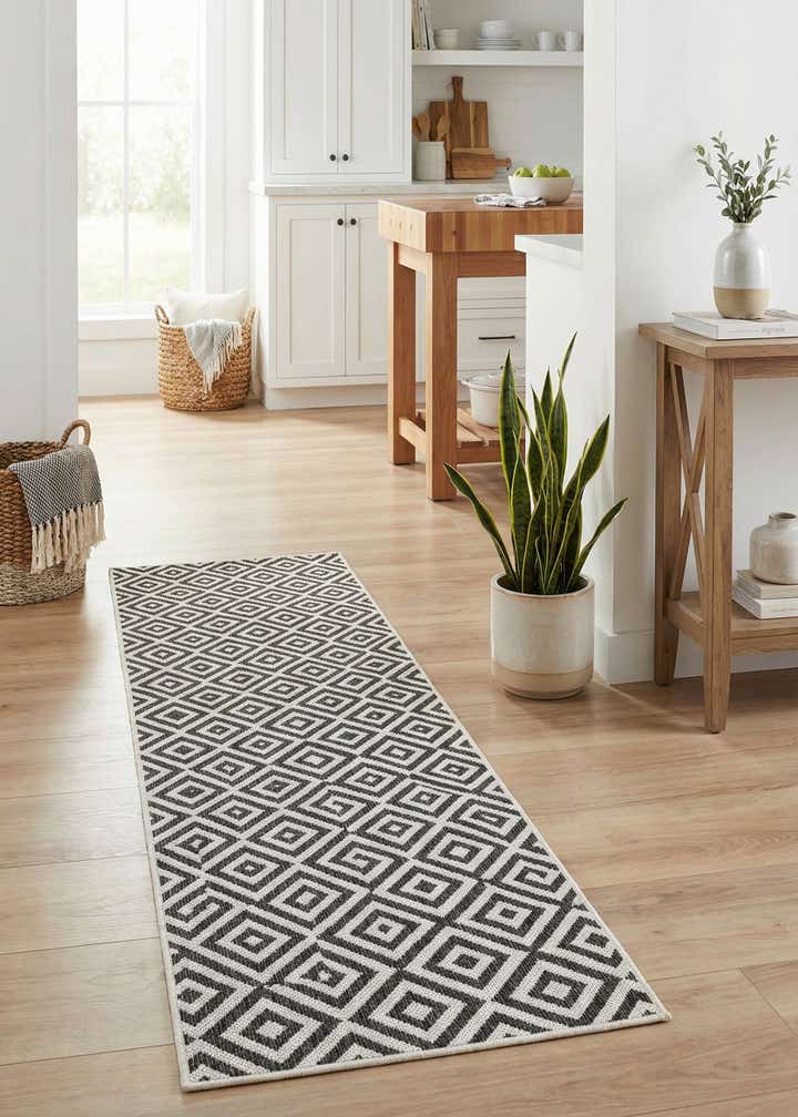 2' x 7' Easy-Clean Jill Zarin Costa Rica Indoor / Outdoor Runner Rug