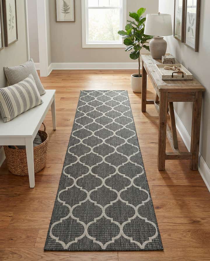 2' 7 x 10' Easy-Clean Trellis Indoor / Outdoor Runner Rug